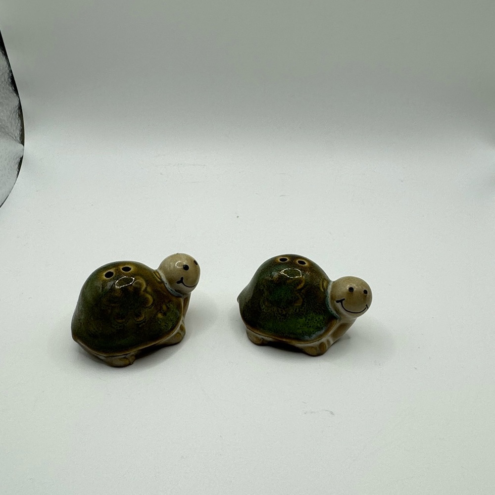 Turtle Salt and Pepper Shakers
